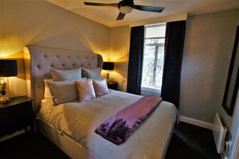City Life Apartment-full Kitchen & Separate Bedroom - Lightning Ridge Tourism 3