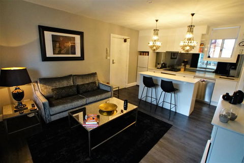 City Life Apartment-full Kitchen & Separate Bedroom - Lightning Ridge Tourism 1