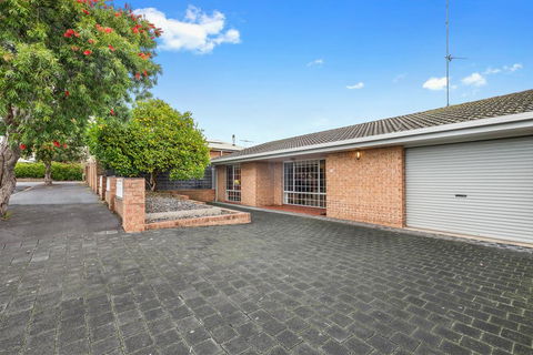 City Two Apartment - Lightning Ridge Tourism 0