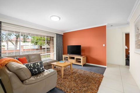 City Two Apartment - Lightning Ridge Tourism 3