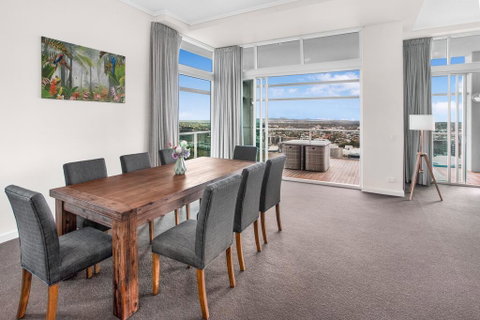 City-Centre Apartment With River Views And Balcony - Lightning Ridge Tourism 3