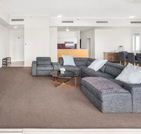 City-Centre Apartment With River Views and Balcony - Lightning Ridge Tourism