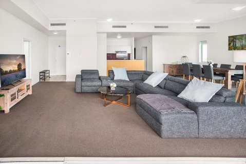 City-Centre Apartment With River Views And Balcony - Lightning Ridge Tourism 0