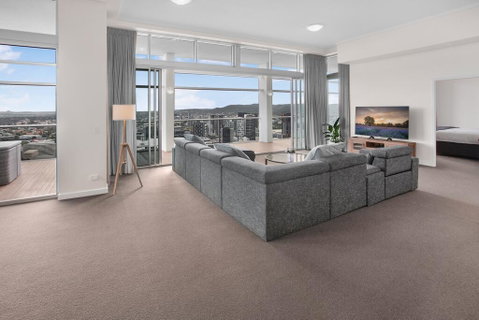 City-Centre Apartment With River Views And Balcony - Lightning Ridge Tourism 2