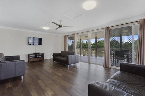 Cityville Luxury Apartments And Motel - Lightning Ridge Tourism 3