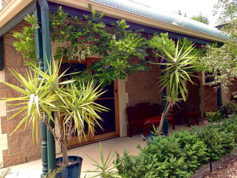 Clarevale Cottage B&B - Lightning Ridge Tourism 0