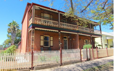 Classic Old Style House - Lightning Ridge Tourism 0