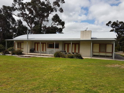 Classic Retreat - Lightning Ridge Tourism 0