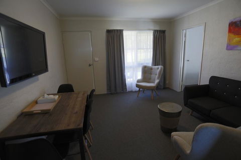 Coachman's Eden - Lightning Ridge Tourism 2