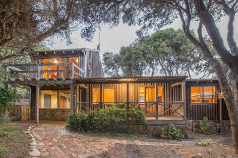 Coleys Beach House Yallingup - Lightning Ridge Tourism 2