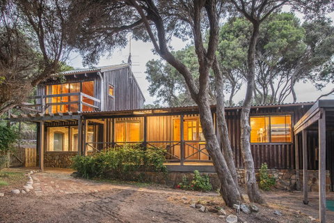 Coleys Beach House Yallingup - Lightning Ridge Tourism 1