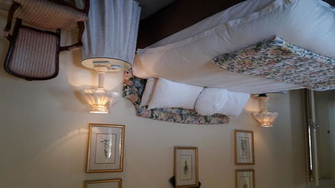 Colhurst House - Lightning Ridge Tourism 1