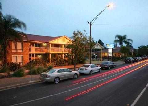 Comfort Inn Blue Lagoon - Lightning Ridge Tourism 0
