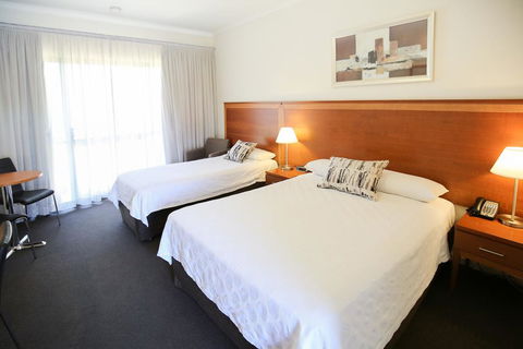 Comfort Inn Deakin Palms - Lightning Ridge Tourism 3