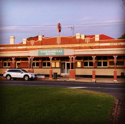 Commercial Hotel - Lightning Ridge Tourism 3
