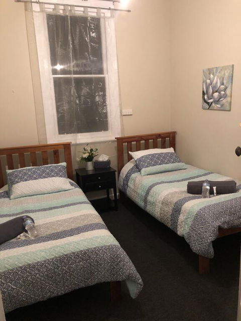 Commercial Hotel - Lightning Ridge Tourism 0