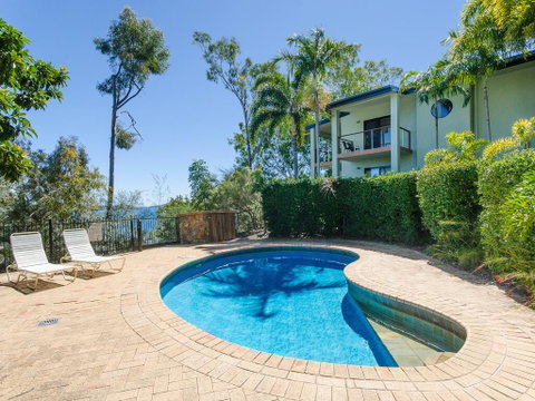 Compass Point - Lightning Ridge Tourism 1