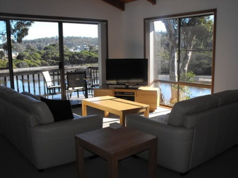 Coolabah Court Merimbula - Lightning Ridge Tourism 0