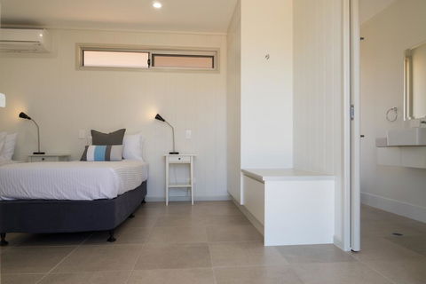 Cooper's Country Lodge - Lightning Ridge Tourism 2