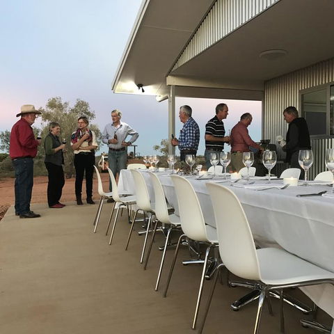 Cooper's Country Lodge - Lightning Ridge Tourism 3