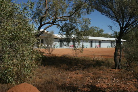 Cooper's Country Lodge - Lightning Ridge Tourism 1