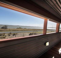 Coorong Aurora - breathtaking waterfront escape - Lightning Ridge Tourism