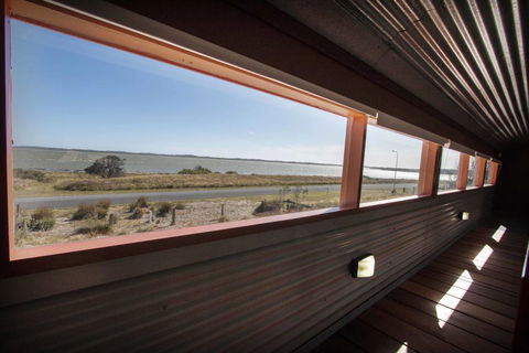 Coorong Aurora - Breathtaking Waterfront Escape - Lightning Ridge Tourism 0