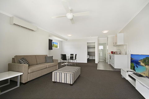 Cooroy Luxury Motel Apartments - Lightning Ridge Tourism 0