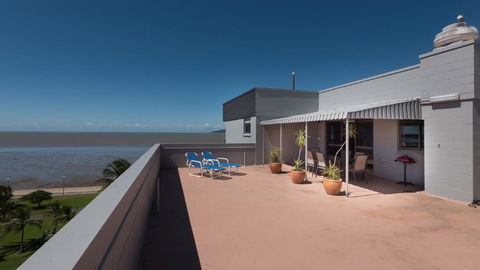 Coral Towers Holiday Suites - Lightning Ridge Tourism 1