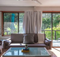 Coral's  Elizabeth Beach - Lightning Ridge Tourism