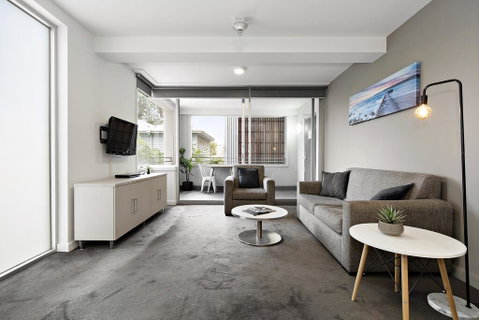 Cosmopolitan Hotel Melbourne - Lightning Ridge Tourism 2