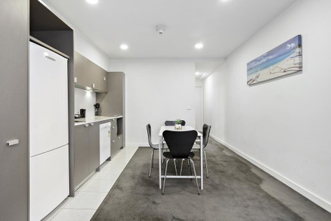 Cosmopolitan Hotel Melbourne - Lightning Ridge Tourism 1