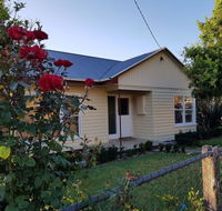 Cottage on Main - Lightning Ridge Tourism