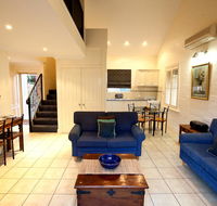 Country Apartments - Lightning Ridge Tourism
