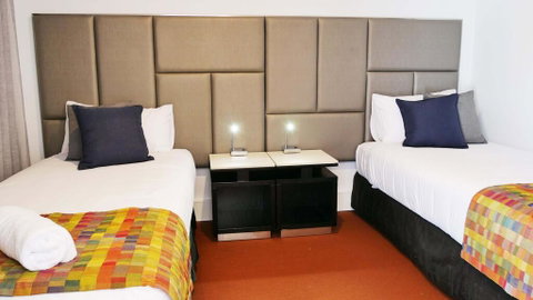 Country Capital Motel - Lightning Ridge Tourism 1
