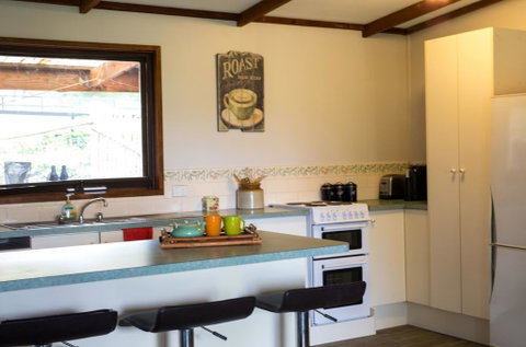 Country Lane Lysterfield - Lightning Ridge Tourism 2