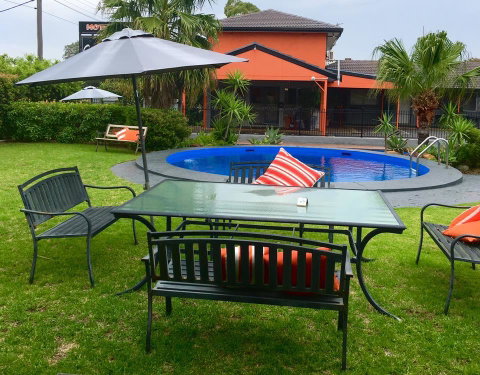 Country Leisure Motor Inn - Lightning Ridge Tourism 1