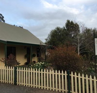 Country Pleasures Bed and Breakfast - Lightning Ridge Tourism