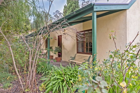Country Pleasures Bed And Breakfast - Lightning Ridge Tourism 1