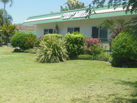 Country Road Motel - Lightning Ridge Tourism 3