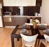 Cozy  Brand New Apt in the Heart of Western - Lightning Ridge Tourism