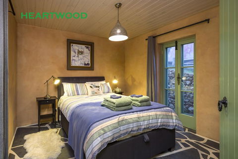 Crafers Cottages - Lightning Ridge Tourism 2