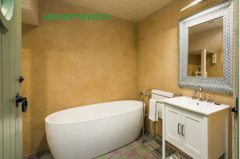 Crafers Cottages - Lightning Ridge Tourism 0
