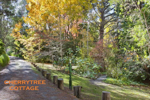 Crafers Cottages - Lightning Ridge Tourism 1