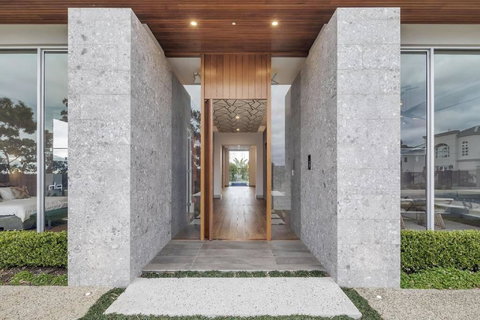 Craigburn Farm Sanctuary - Lightning Ridge Tourism 1