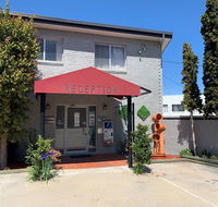 Crest Motor Inn - Lightning Ridge Tourism