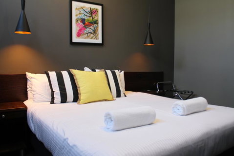 Criterion Hotel Sale - Lightning Ridge Tourism 3