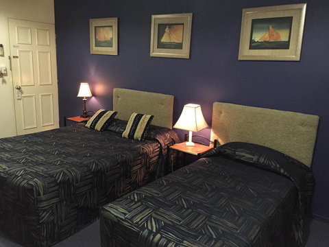 Criterion Motel Rockhampton - Lightning Ridge Tourism 1