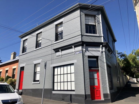 Cromwell Apartment - 3 Red Doors Battery Point - Lightning Ridge Tourism 0
