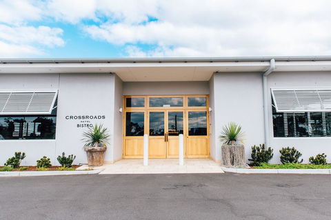 Crossroads Hotel - Lightning Ridge Tourism 0